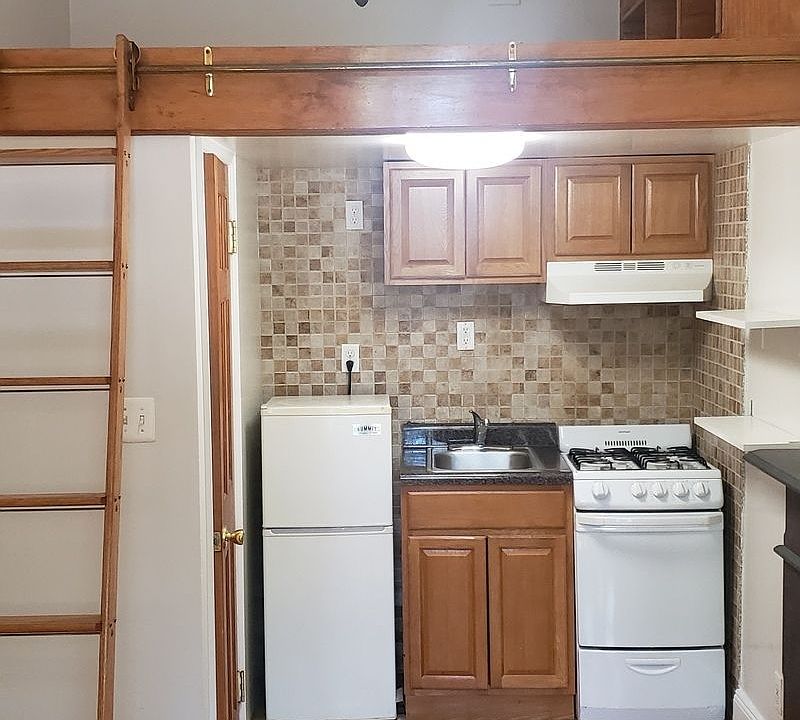 2nd image of 69 Gates Ave APT 2