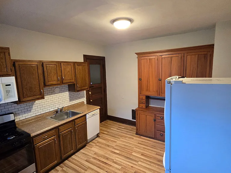 16 Wellesley St #4 — Photo 9