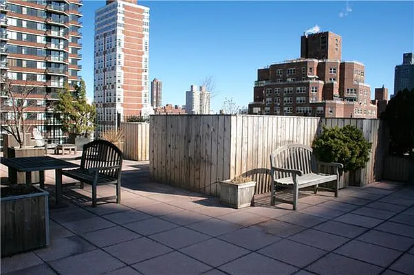 Sold by R New York | media 6