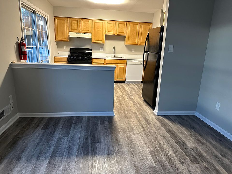 2nd image of 3208 Saxony Dr #3208