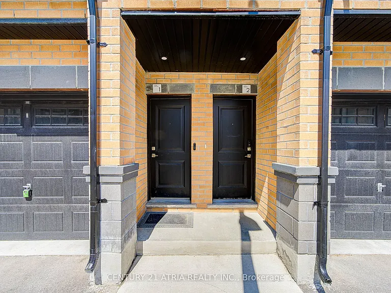 1 Bond Cres #1 — Photo 4