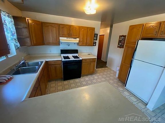 5th image of 7483 Twin Lake Rd NE