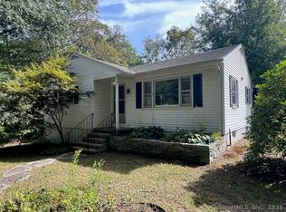 22 Oak Ln, Stonington, CT 06378