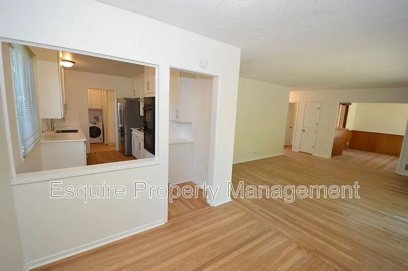 3 bed, 2.0 bath, 1426 sqft, $4,195 — Photo 4