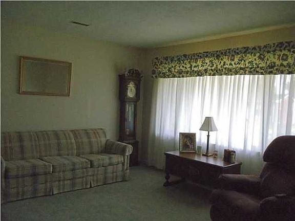 5th image of 203 Galway Dr
