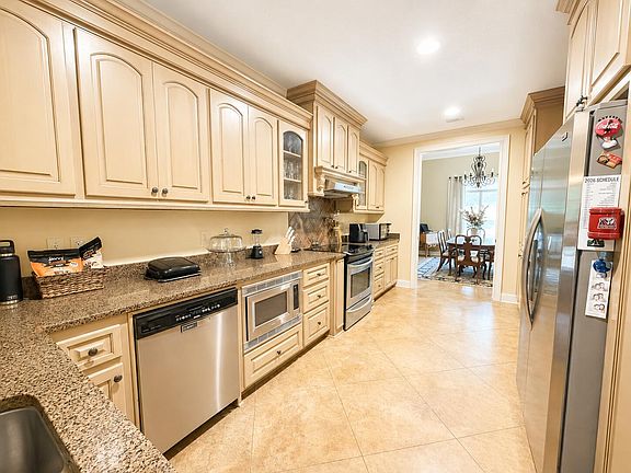 3rd image of 121 Lake Estates Dr