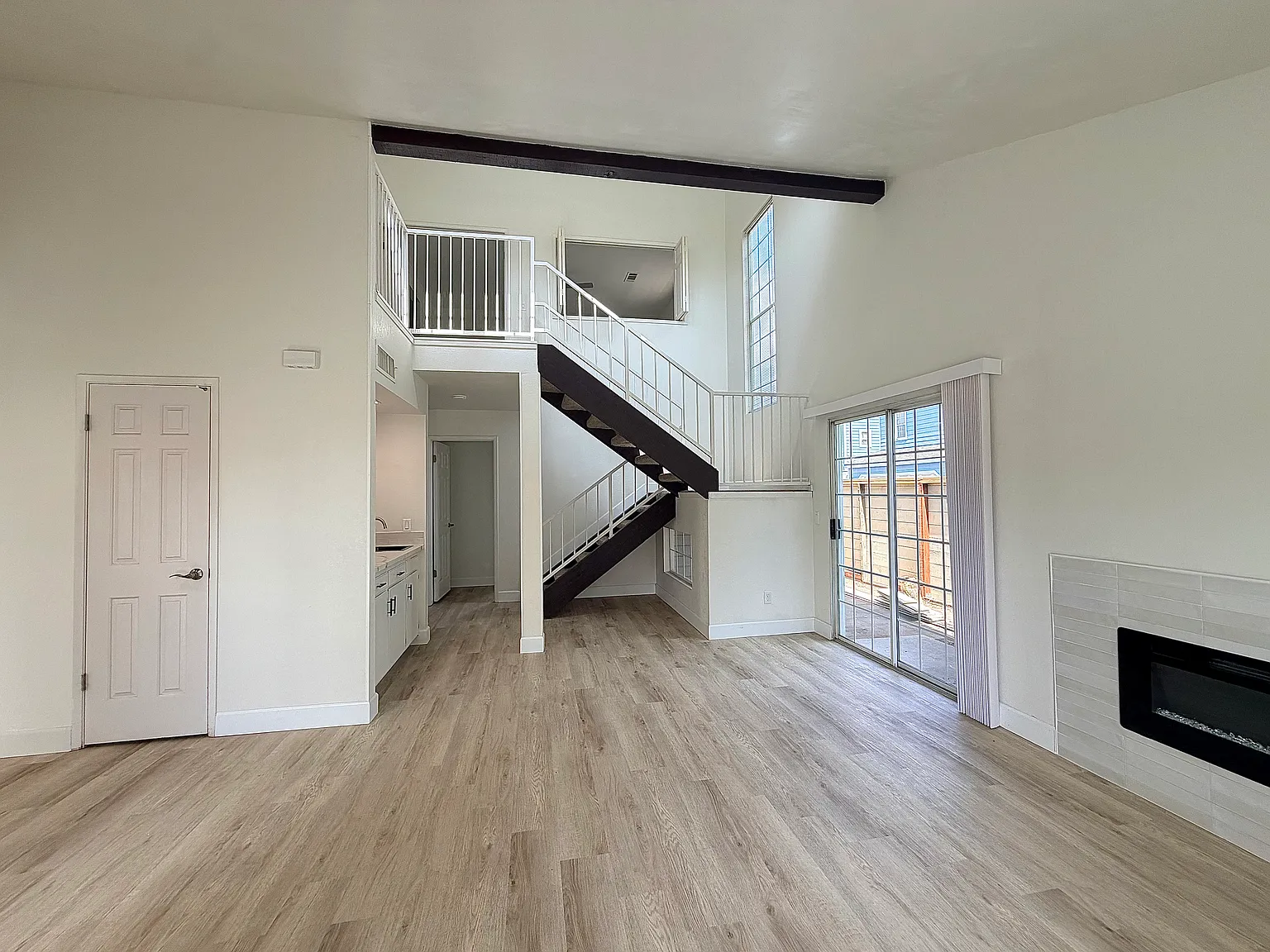 3 bed, 1444 sqft, $2,400 — Photo 1