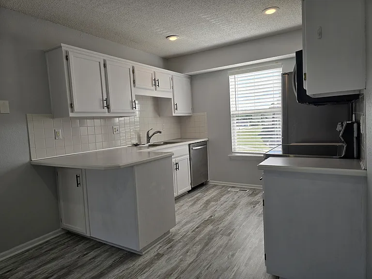 934 Egret St — Photo 8