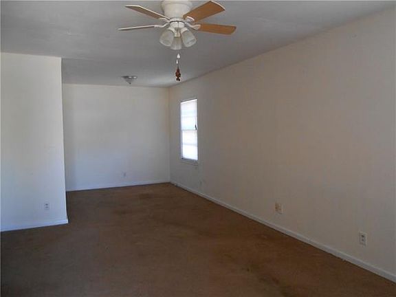 3rd image of 942 S Bowie Dr