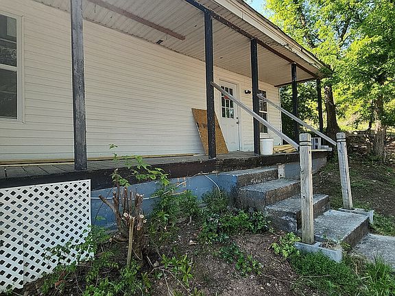 2nd image of 5 Ross St NE