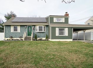 143 Reynolds Rd, West Islip, NY 11795