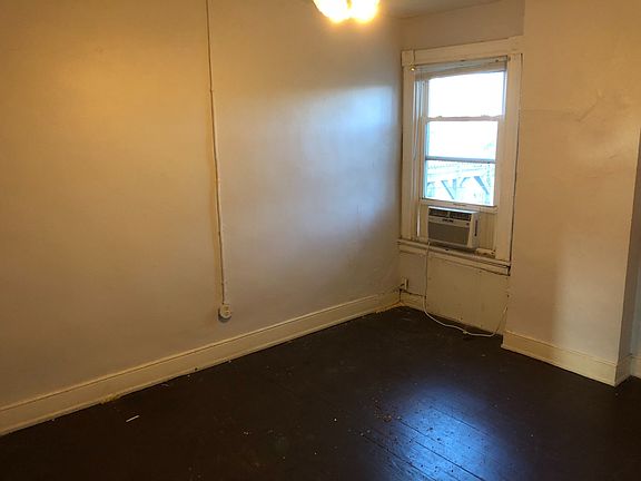 4th image of 14 S Plum St APT 2
