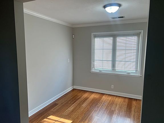 4th image of 8100 Edinburgh Dr