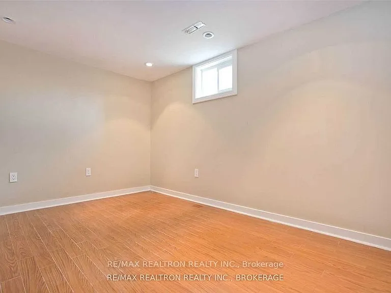 2 Callahan Rd #LOWER — Photo 9