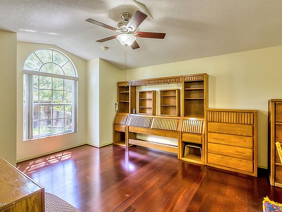 5th image of 5561 Magnolia Ave