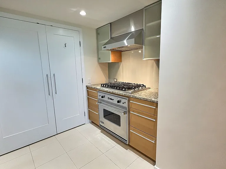 1177 Queen St #703 — Photo 11