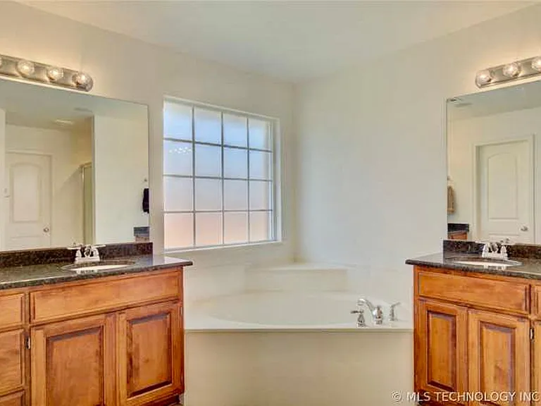 7324 E Knoxville St — Photo 14