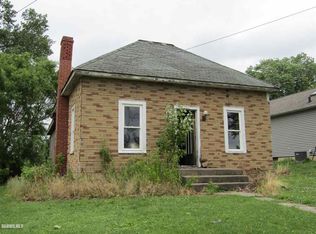 218 W Main St, Elizabeth, IL 61028