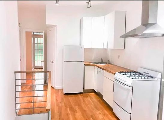 3rd image of 17 Newel St #1