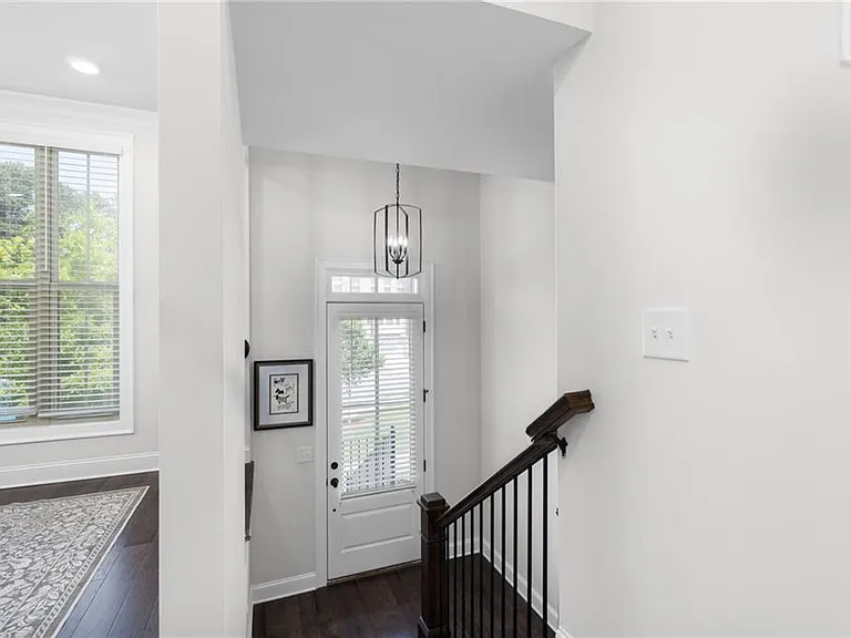 301 Marlowe Aly — Photo 3
