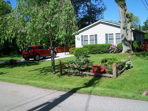 S. Corner fence & shrubs.