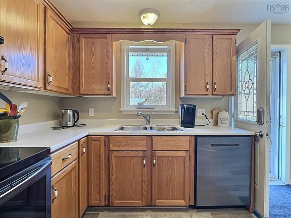 3rd image of 17 Menlow Ct