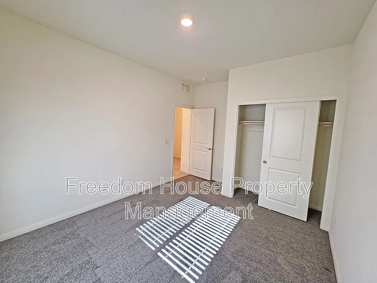 56 Pioneer Range Ave — Photo 16