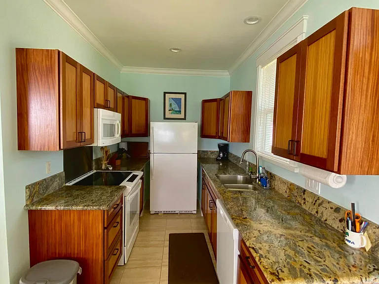 full kitchen fully stocked