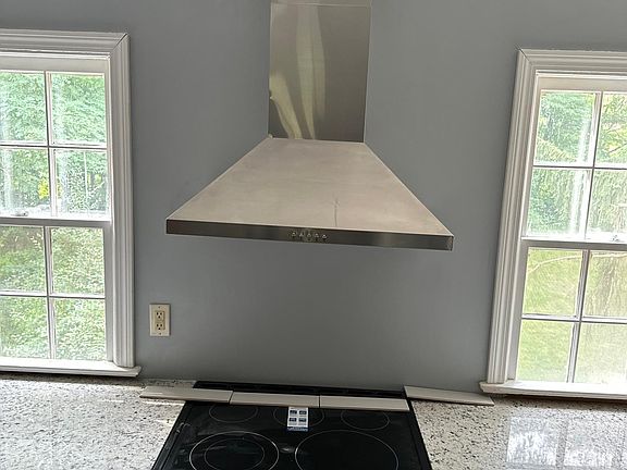 3rd image of 6200 Parkview Ave #5