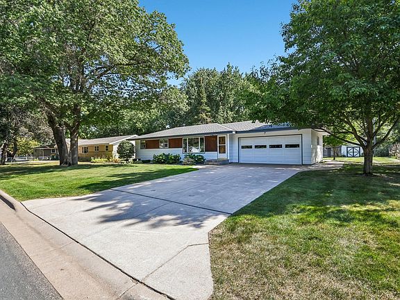 2nd image of 2564 Ardan Ave