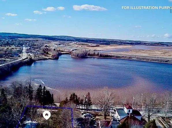 377 Avon St, West Hants, NS B0N 2T0