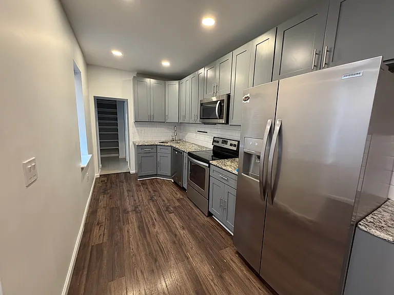 2032 E Huntingdon St — Photo 9