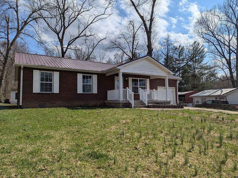 1st image of 398 Pinewood Dr