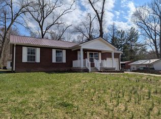 398 Pinewood Dr, Radcliff, KY 40160
