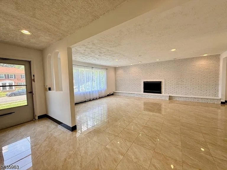 65 Wabeno Ave — Photo 2