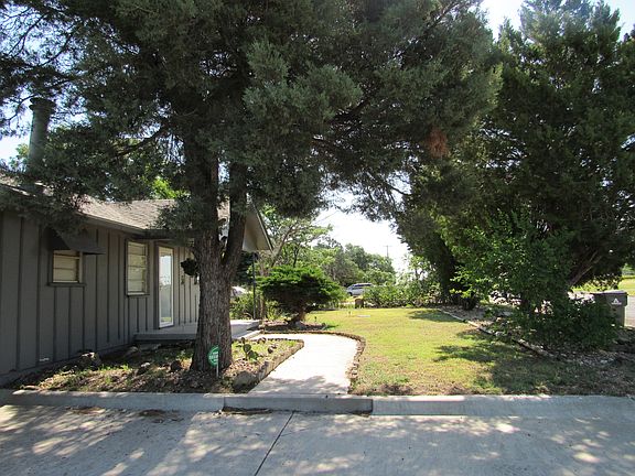 2nd image of 1221 E Hastings Ave