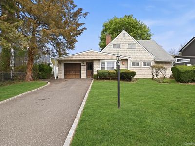 15 Bird Lane, Hicksville, NY, 11801