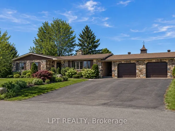 10 Orchard St, Champlain, ON K6A 2V7