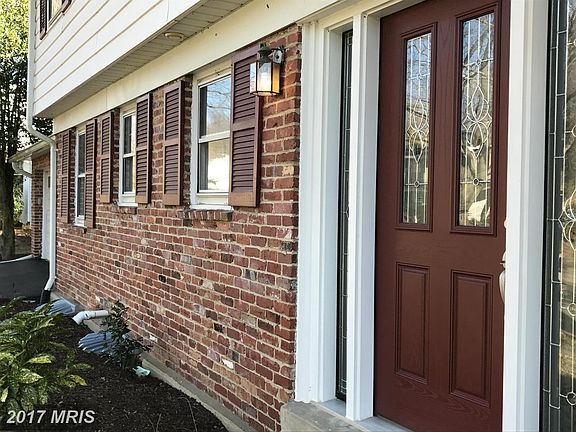 2nd image of 903 Westwood Dr NE