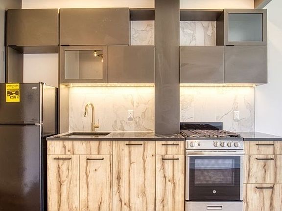 5th image of 1054 Dean St #1