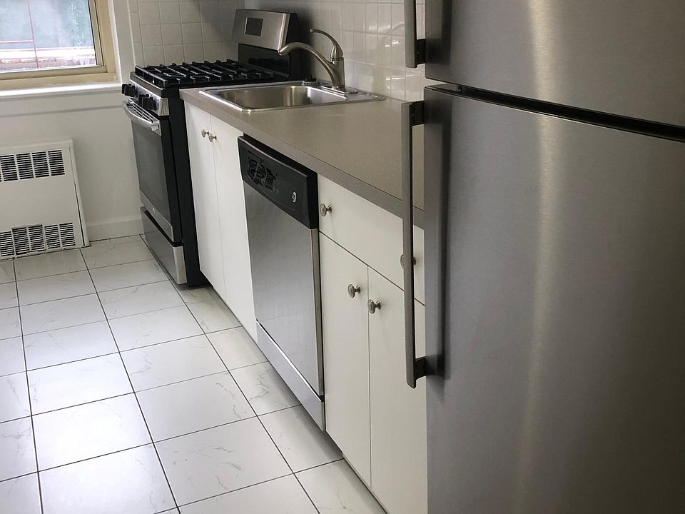 1st image of 135-20 Hoover Ave APT 2
