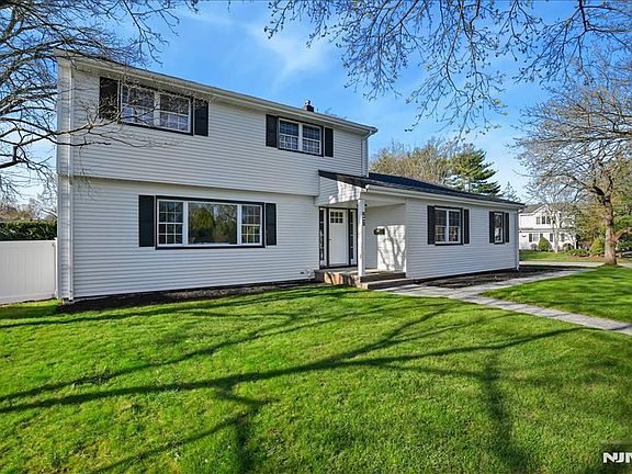 2nd image of 56 Manor Rd