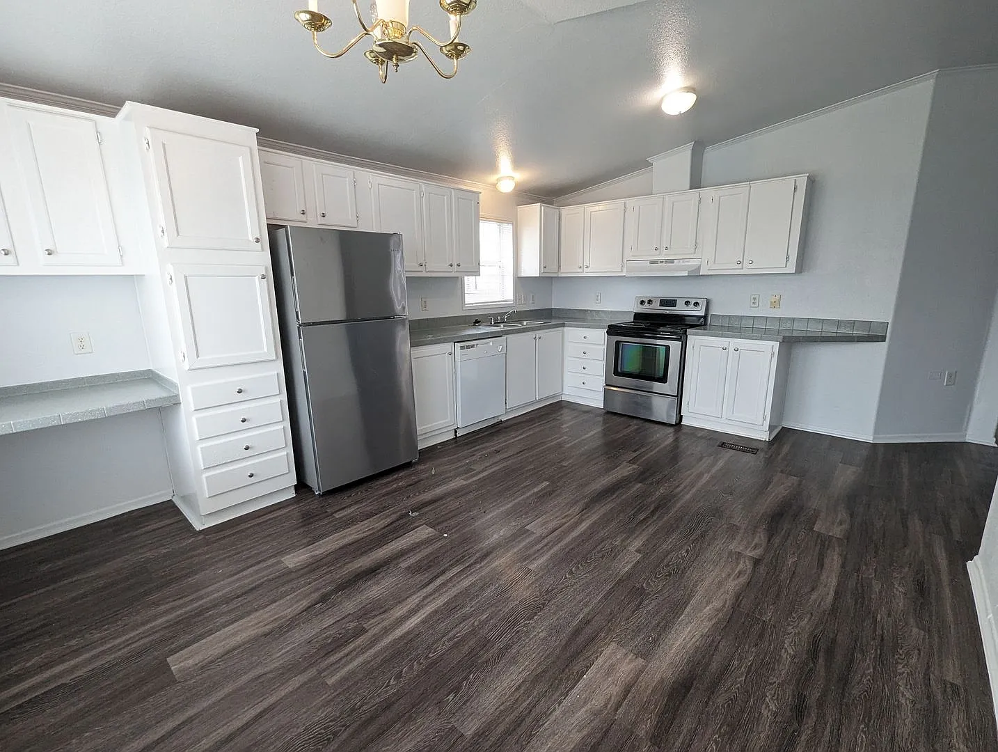 Great Southeast Austin Location! 3 Bed / 2 Bath with Private Back Yard — Photo 3