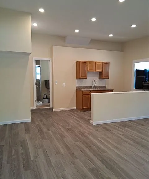 5485 Expressway Dr N — Photo 4