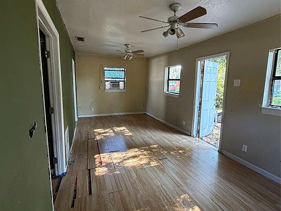 4th image of 10114 E COLUMBUS DRIVE
