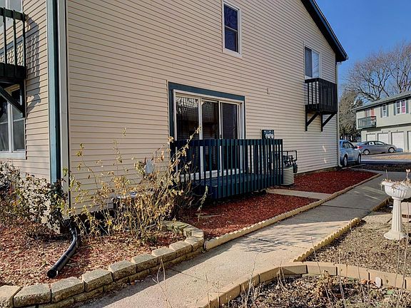 2nd image of 230 Dakota Ct Unit C