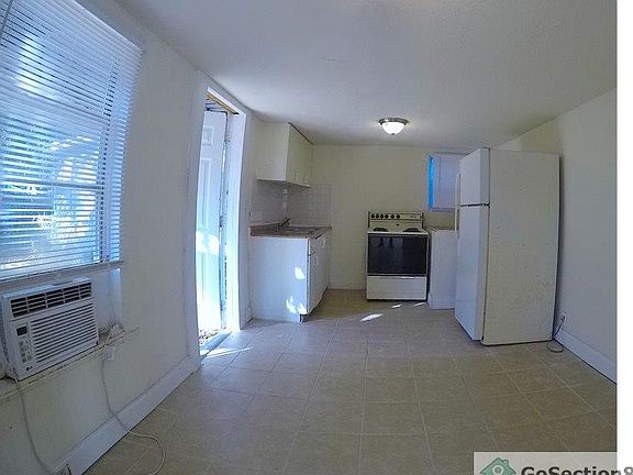 3rd image of 113 W Hanlon St