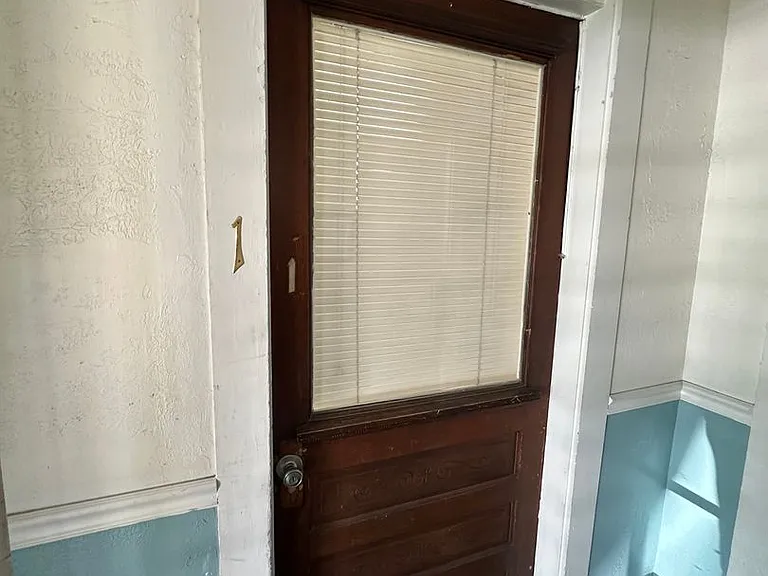 1207 W Washington St — Photo 2