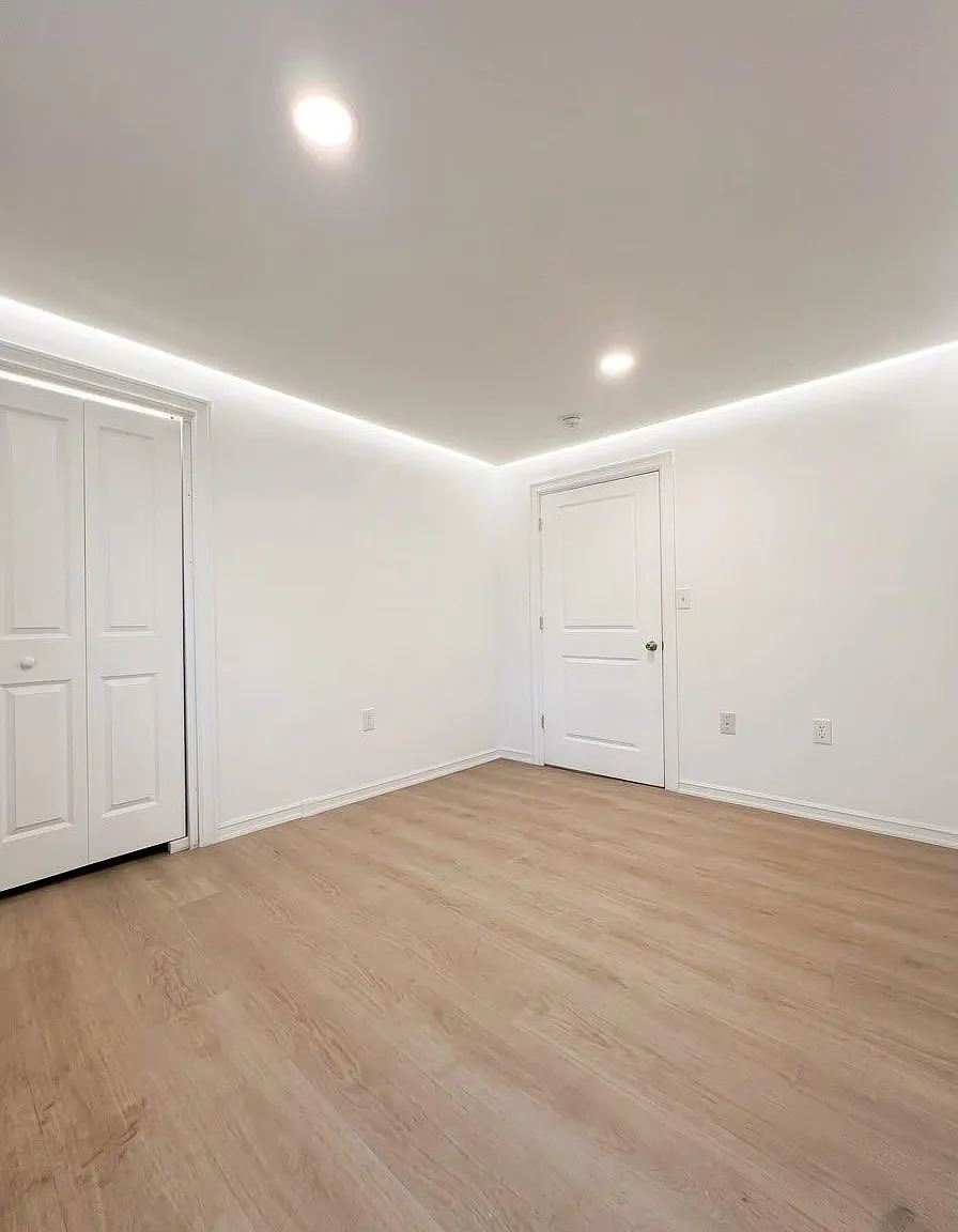 3 bed, 1.0 bath, 1055 sqft, $3,500 — Photo 3
