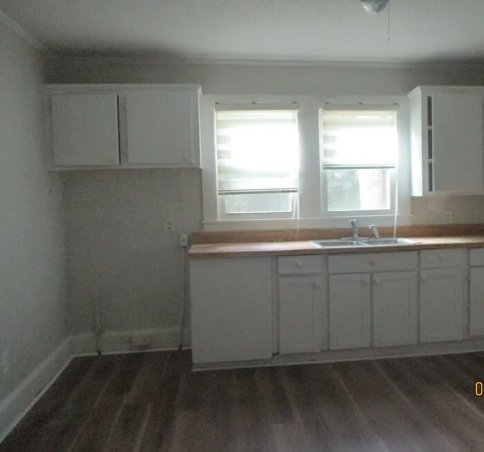 4 bed, 1.0 bath, $1,075 — Photo 4
